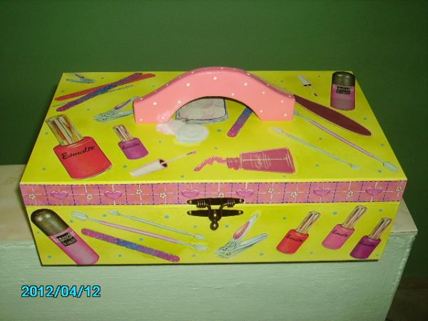 CAIXA PARA ESMALTES..